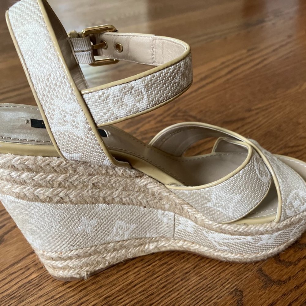 LOUIS VUITTON Canvas Monogram Nil Espadrille Wedge Sandals 38.5 Beige - Picture 3 of 9